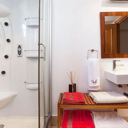 Three-Bedroom Apartment Frailes Appartement *