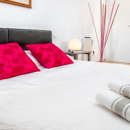 Three-Bedroom Apartment Frailes *