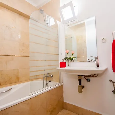 Three-Bedroom Apartment Frailes Appartement